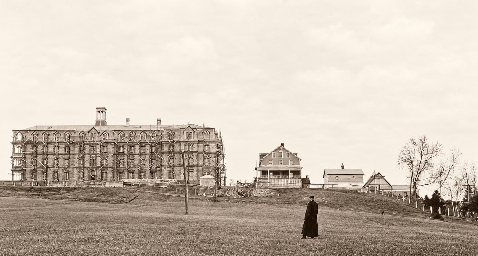 le deuxième collège en construction en novembre 1920