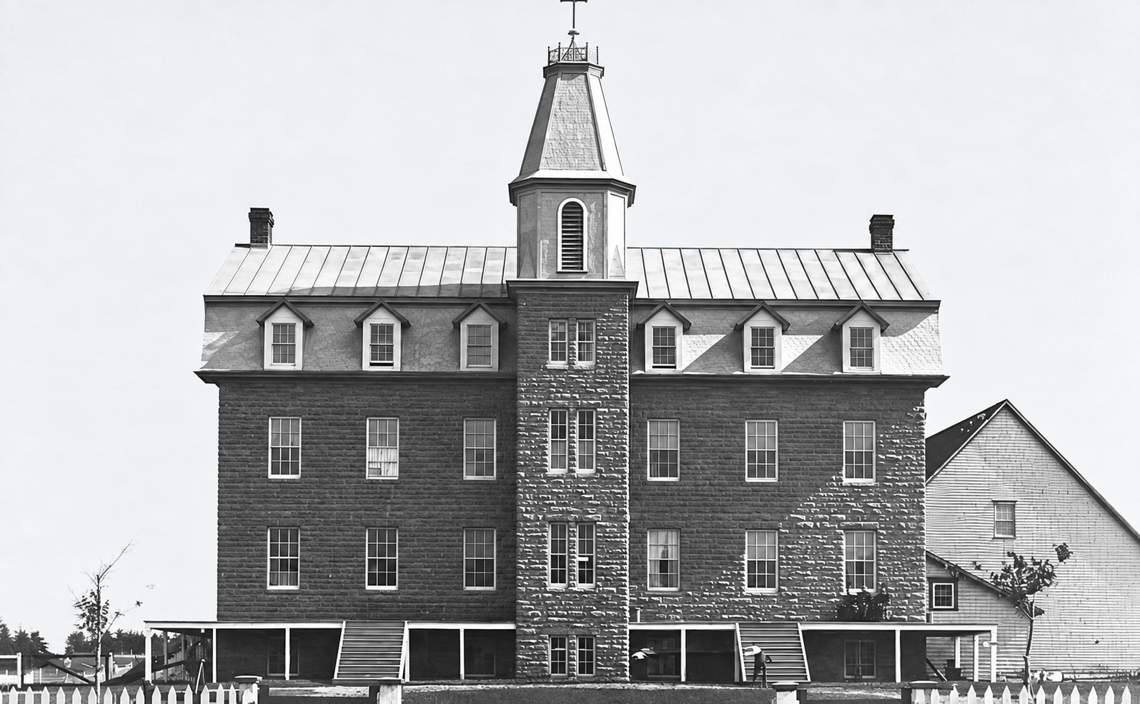 Extérieur du collège en 1898